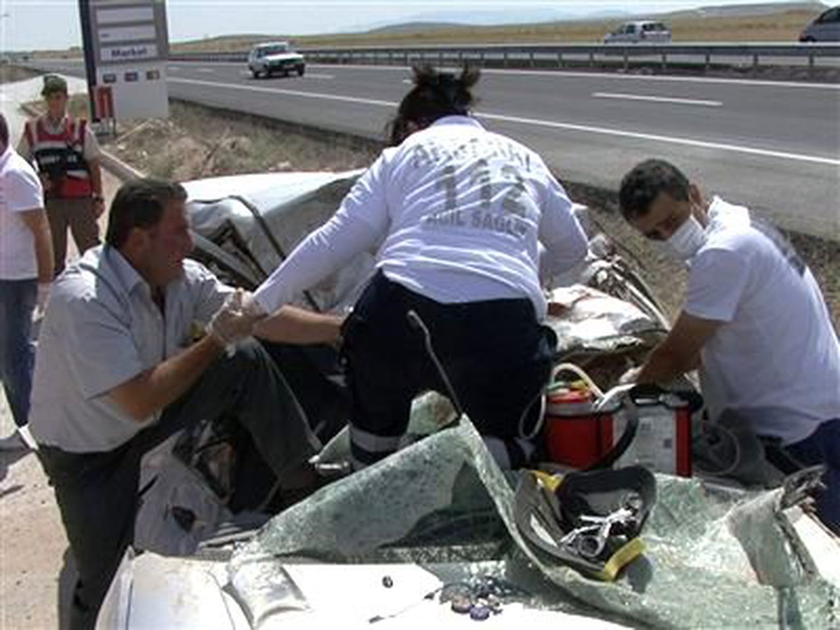 Otomobil Takla Attı: 1 Ölü, 1 Yaralı