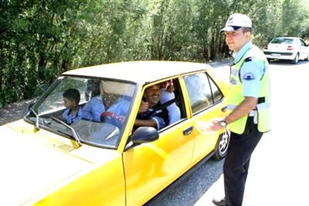Polisten Vatandaşa Bayram Şekeri