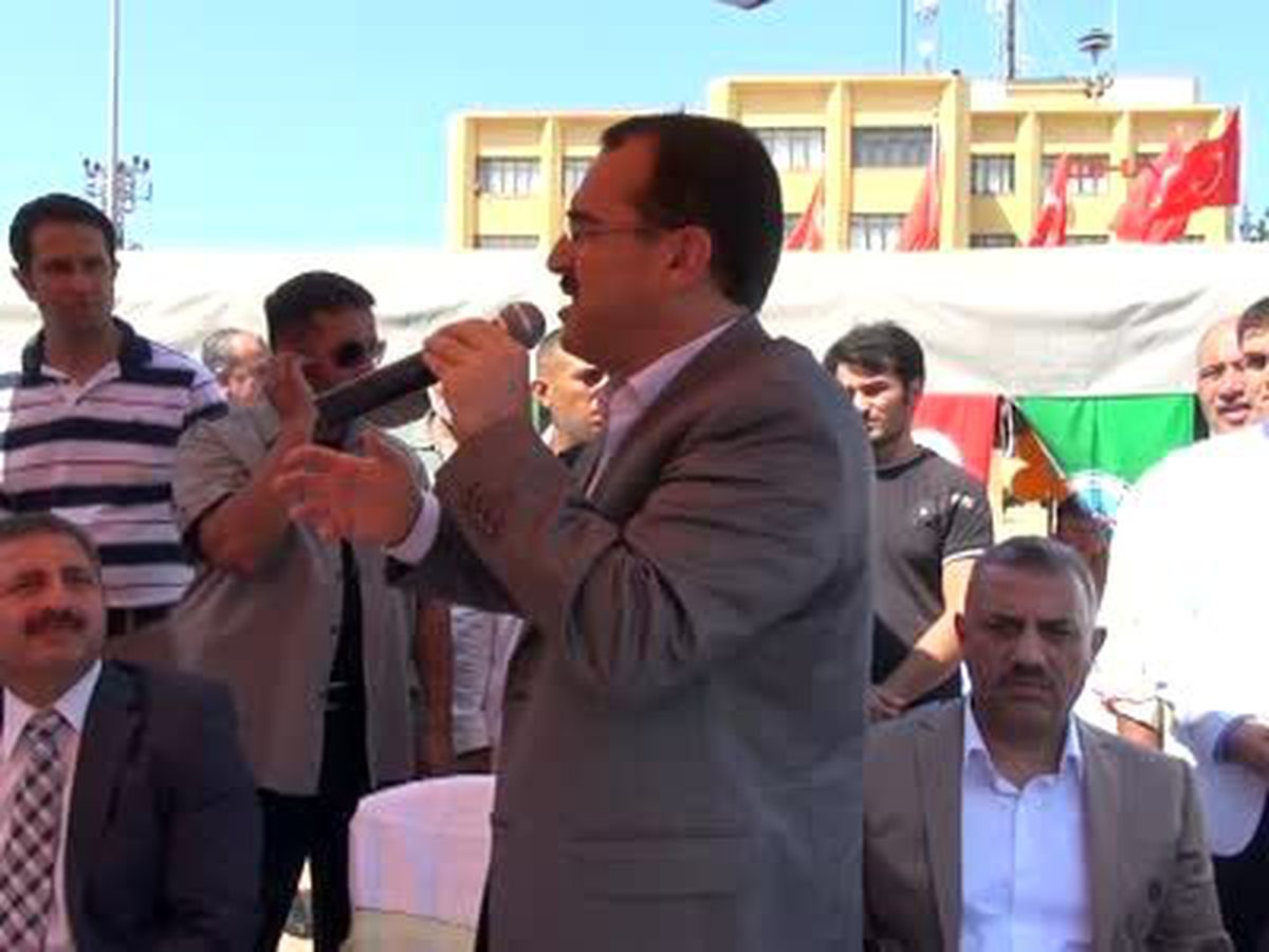 Reyhanlı2bakan Ergin, Türkiye\'ye Sığınan Suriyeli\'lerle Bayramlaştı
