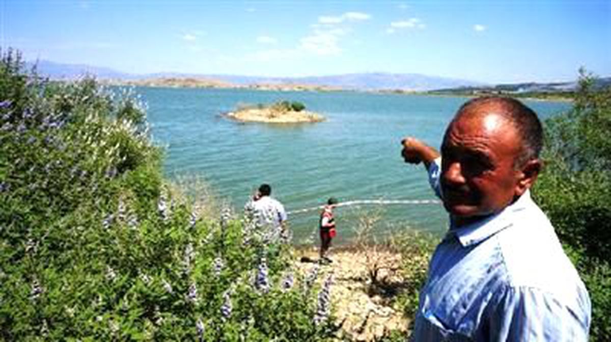 Serinlemek İçin Girdiği Gölette Kayboldu