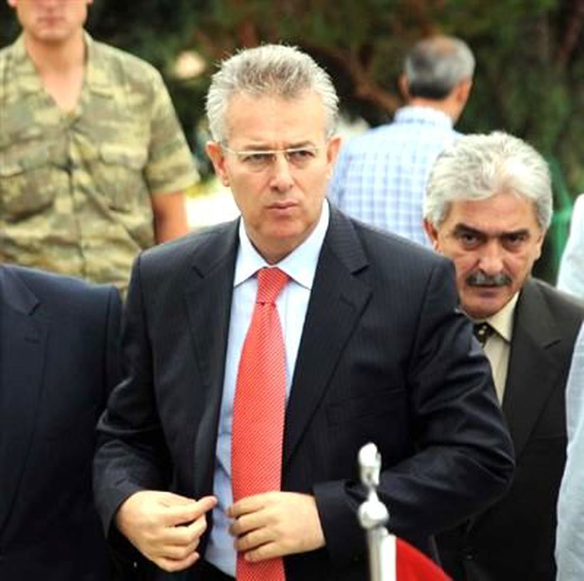 Vali Taşkesen Göreve Şehitlik Ziyaretiyle Başladı