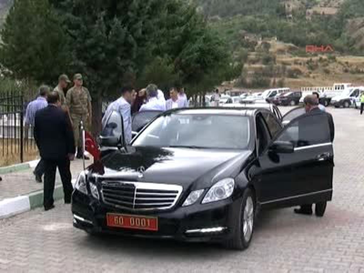 Vali Taşkesen Göreve Şehitlik Ziyaretiyle Başladı