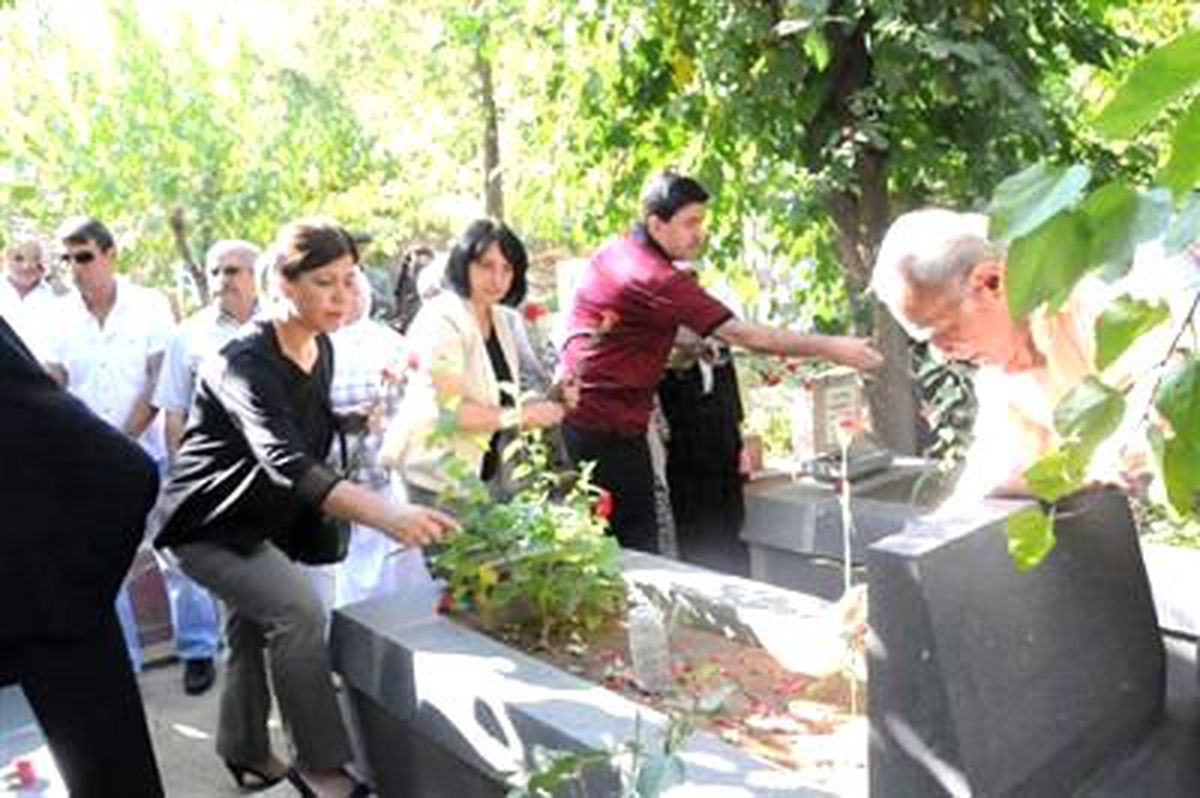 Vedat Aydın Mezarı Başında Anıldı