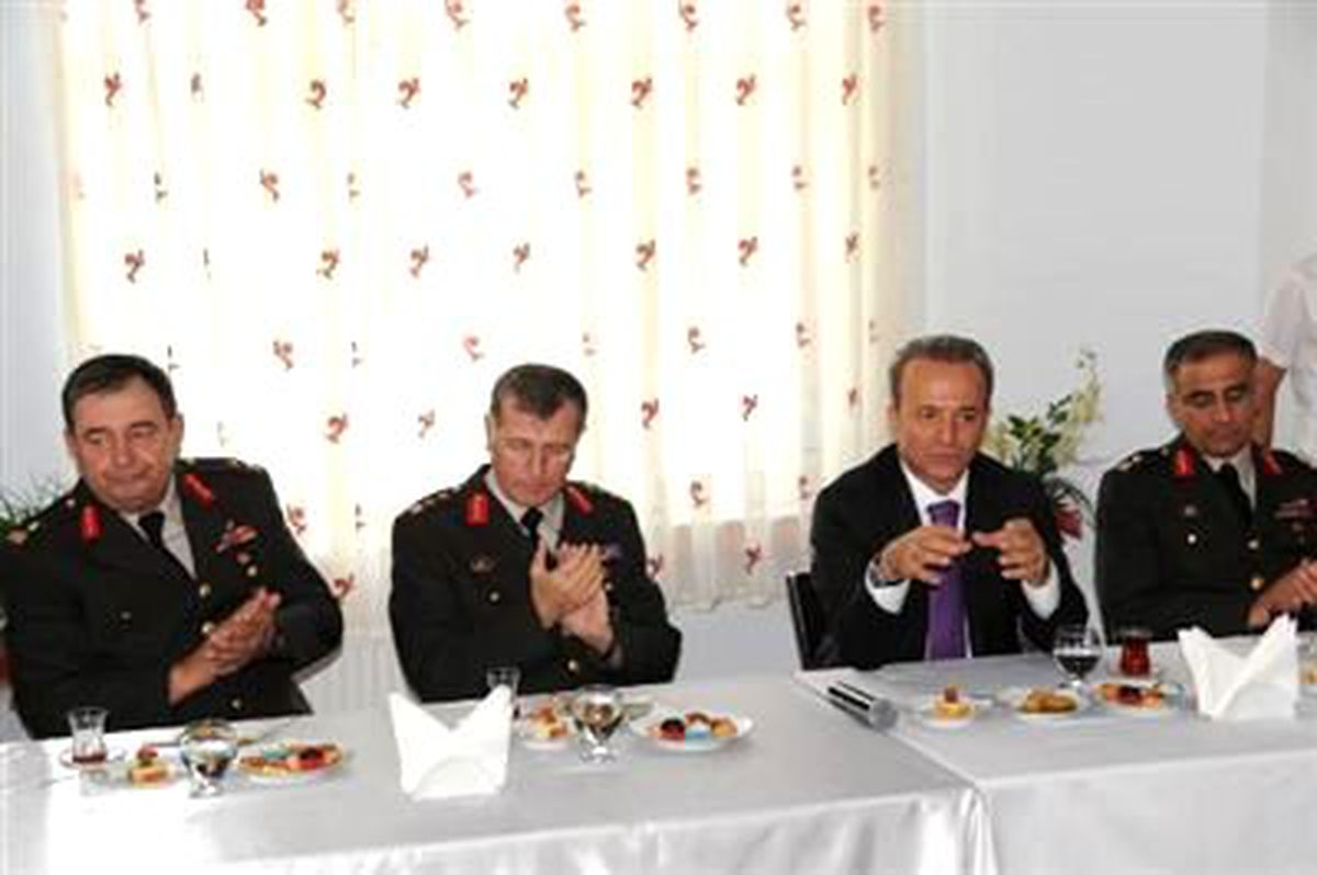 Yeni Tunceli Valisi Güner, Bayramlaşarak Görevine Başladı