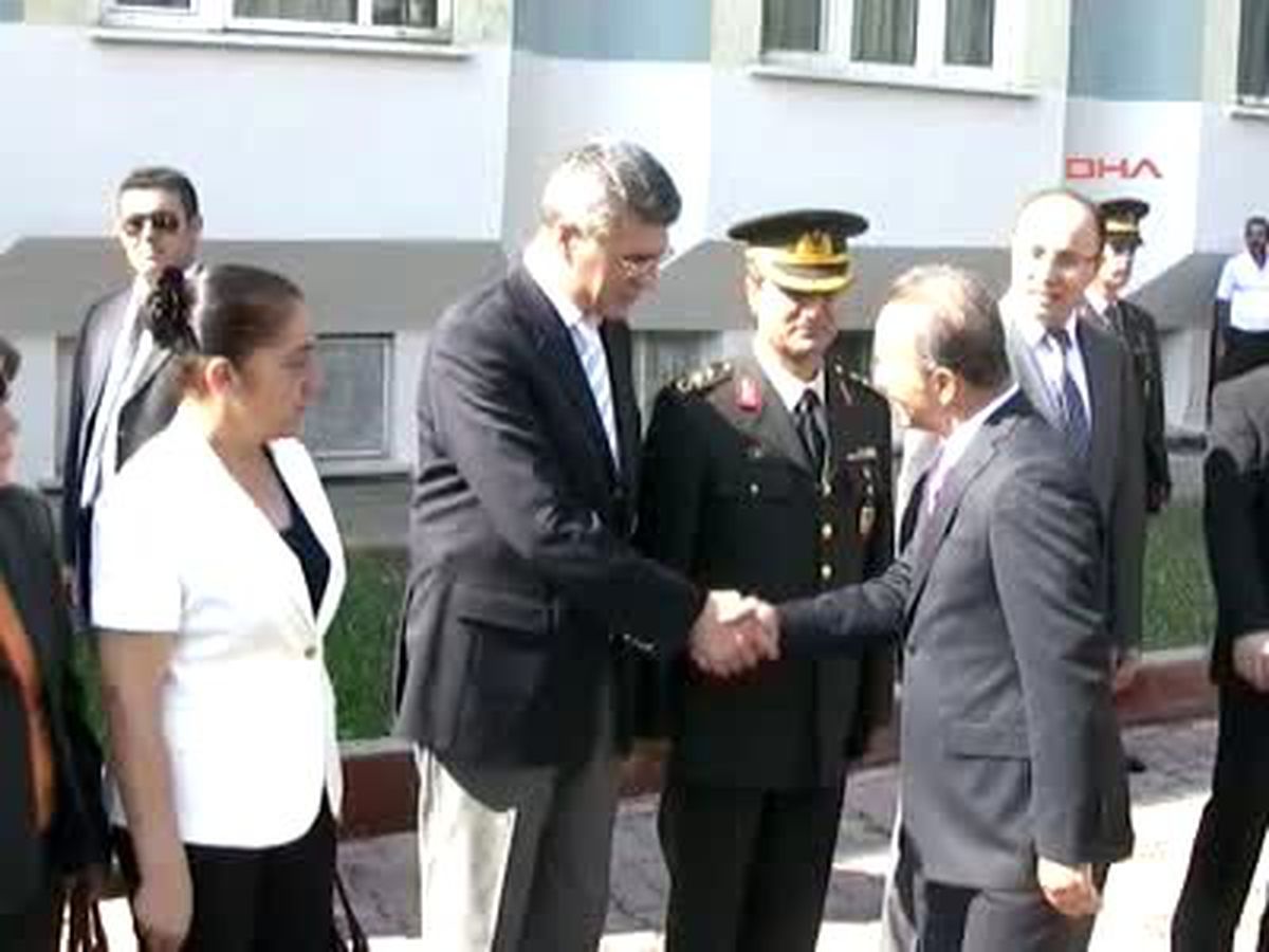 Yeni Vali, Tunceliler ile Bayramlaşarak Göreve Başladı