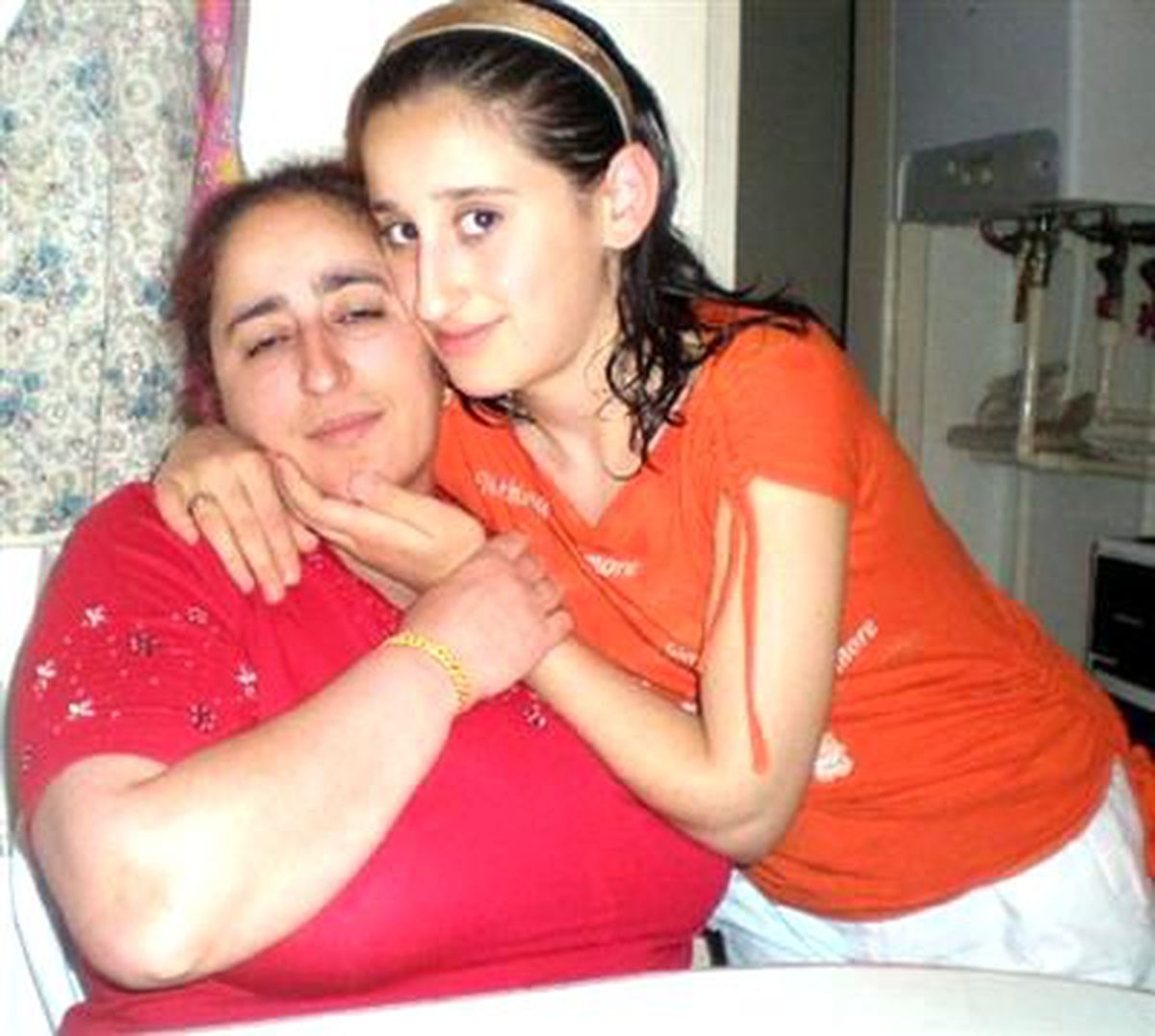 Onlar 20 Aydır Bayrm Bilmiyor