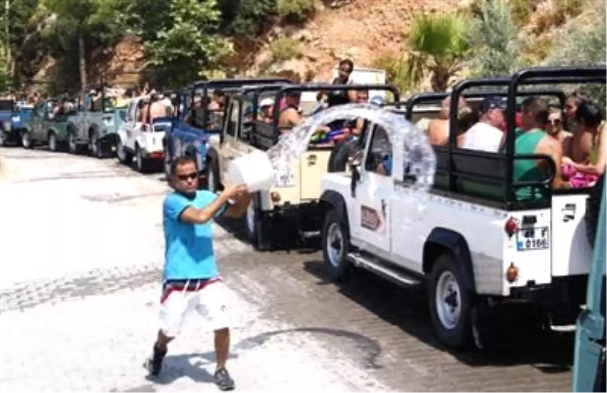 40 Derece Sıcakta, Buz Gibi Suda Kalma Yarışı