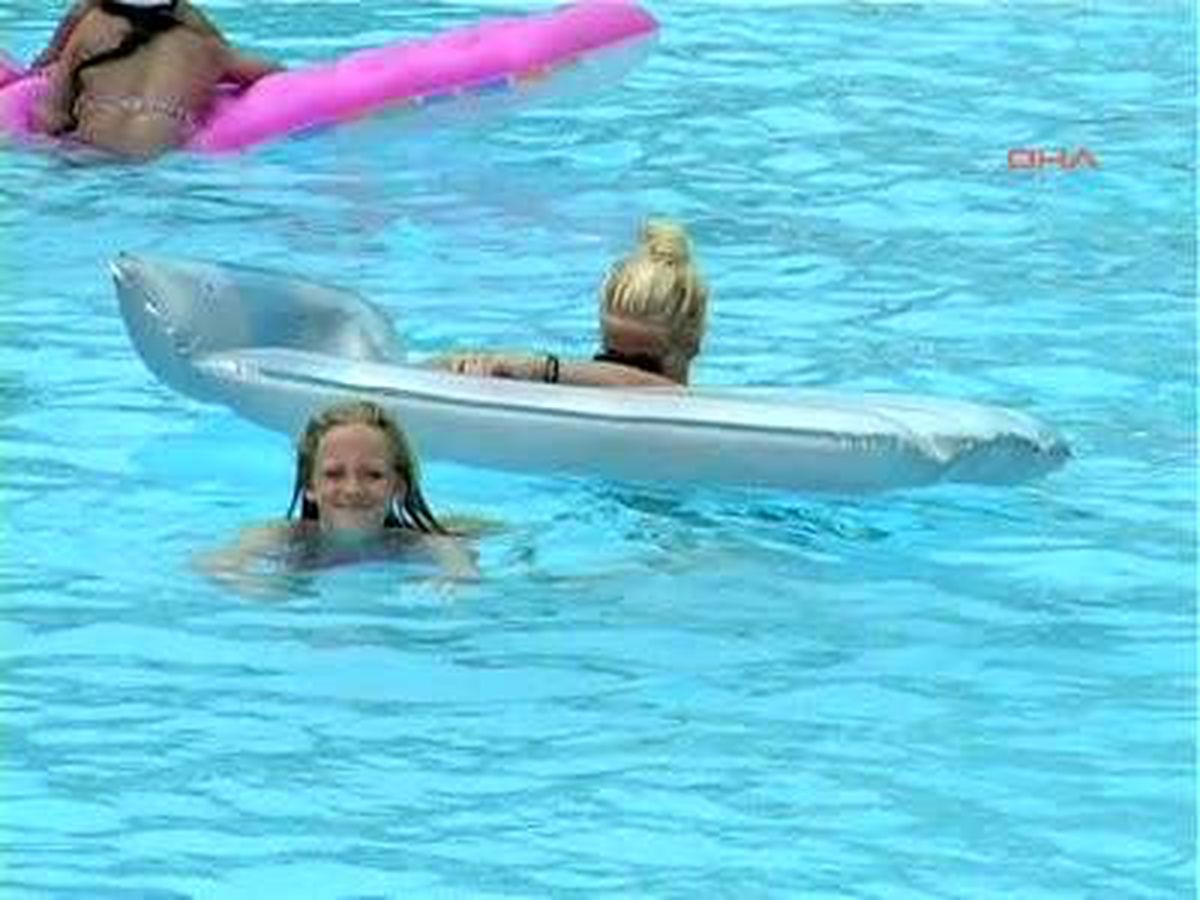 Antalya ve Muğla\'da Sahiller Doldu Taştı