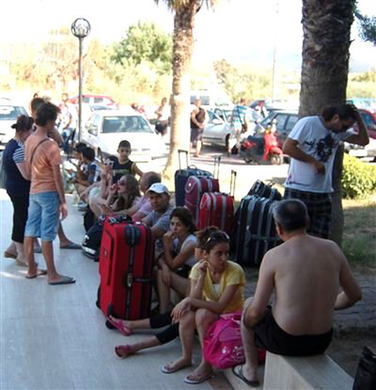 Bodrum\'da Tatilciler Sokakta Kaldı
