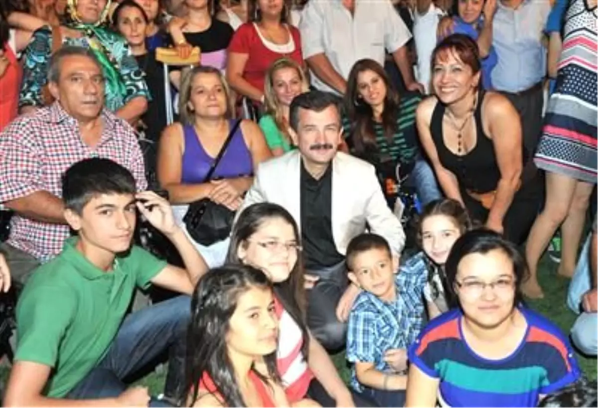 Bucalılar Bayram Coşkusunu Yavuz Bingöl ile Yaşadı