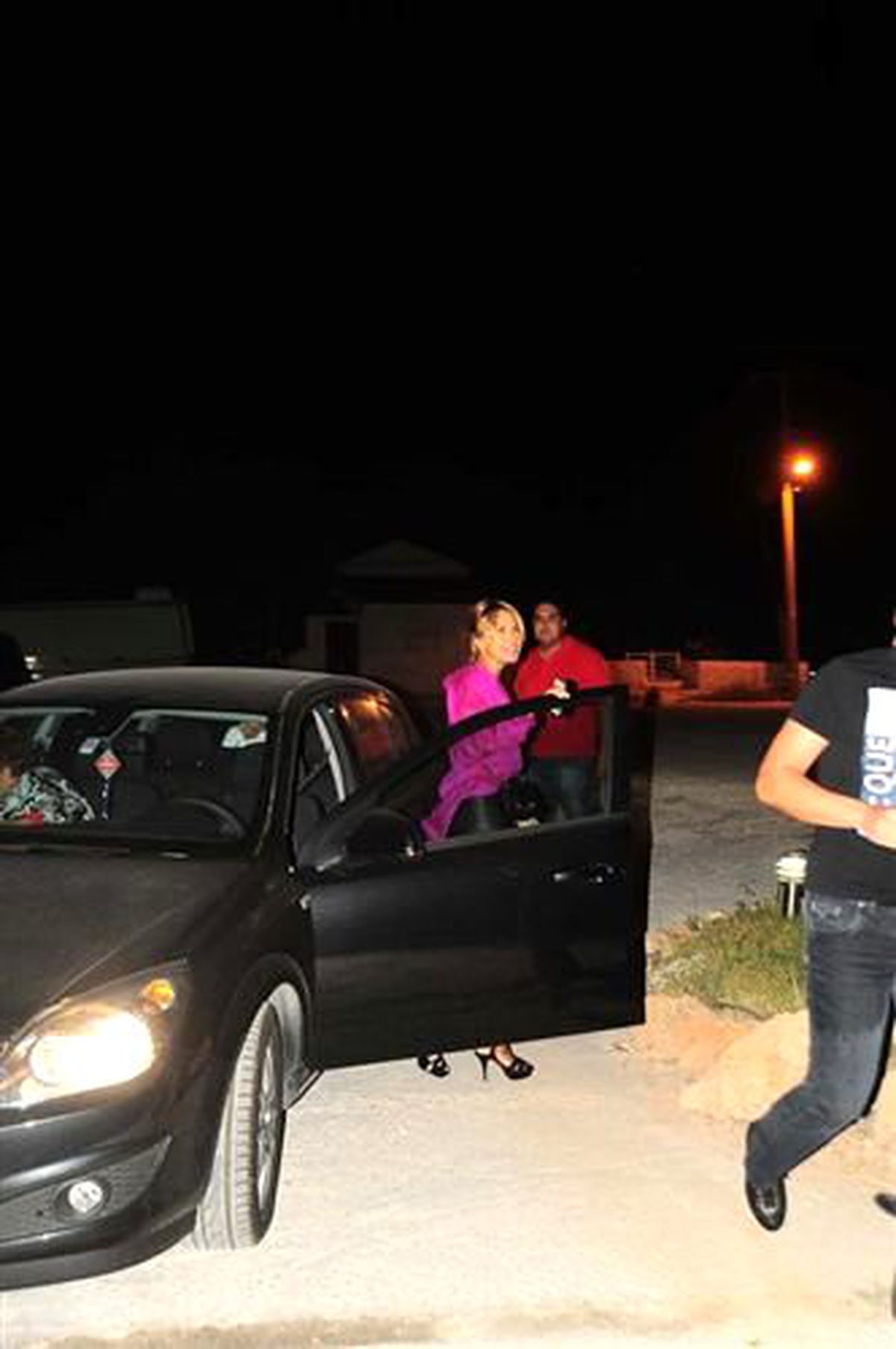 Ece Erken Annesiyle Serdar Ortaç\'ı Dinledi