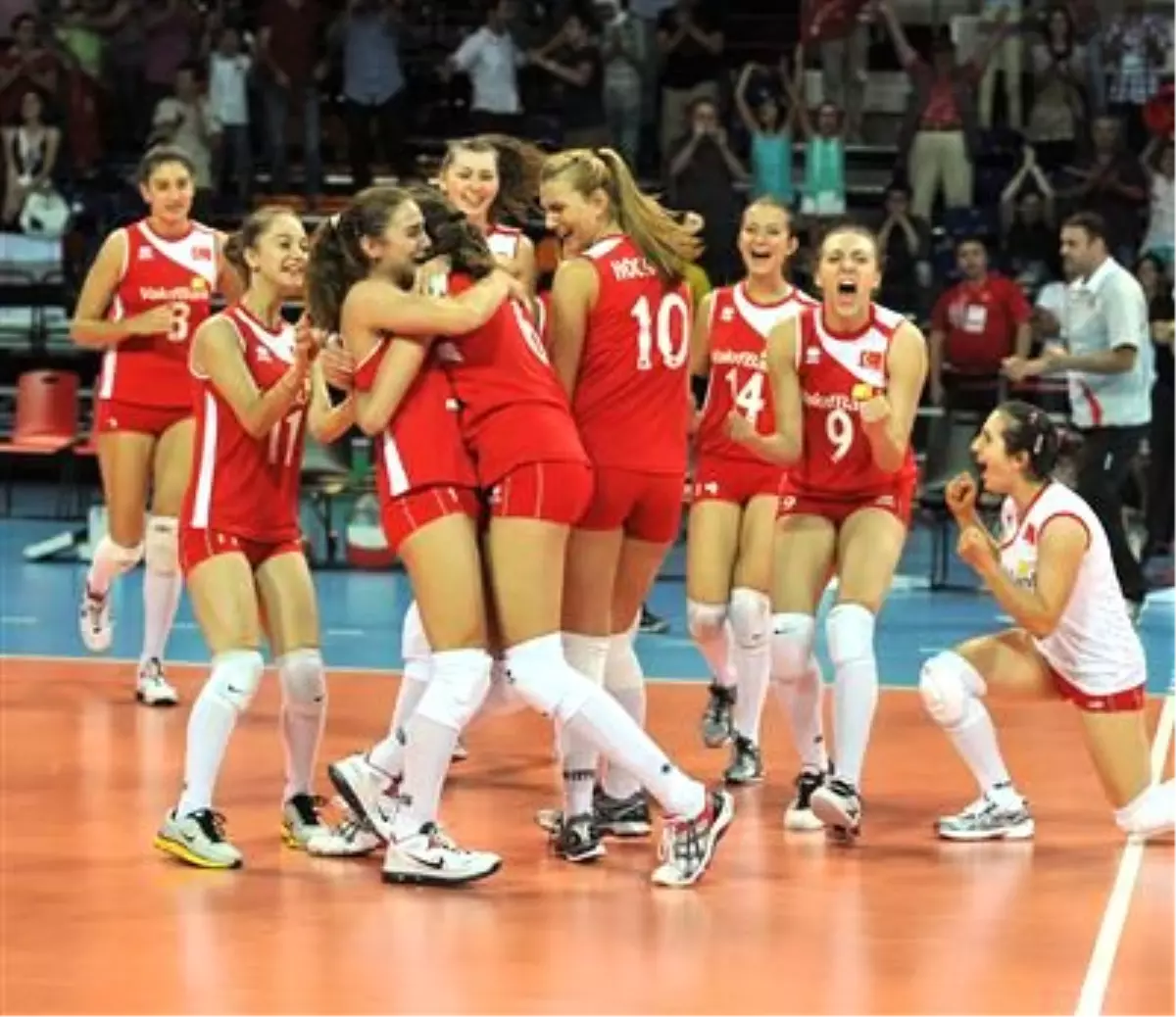 Genç Kızlar Voleybol Milli Takımı Slovenya\'yı 3-2 Mağlup Etti