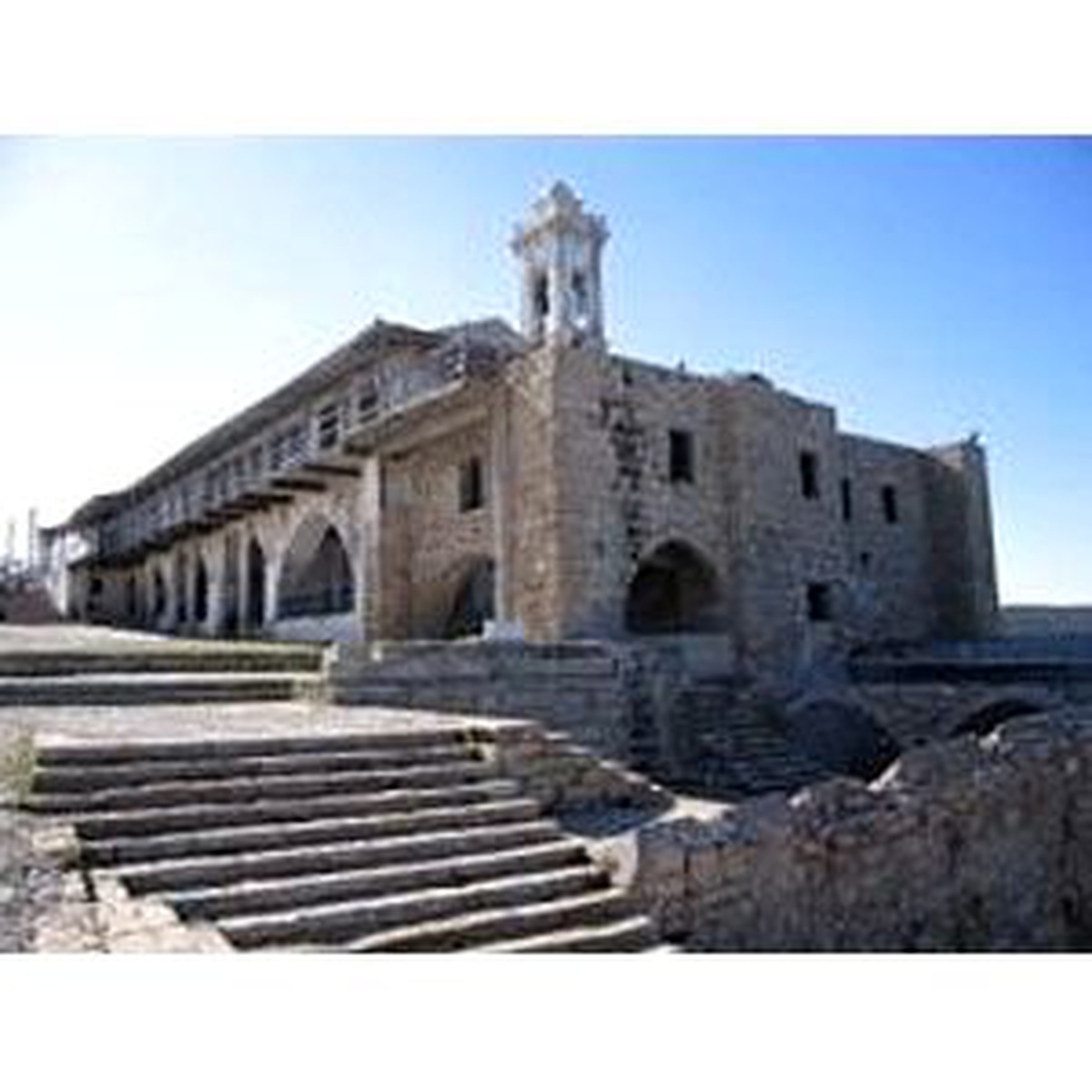 Kıbrıs\'ta Kilise ve Camilerin Onarımlarına Başlanıyor