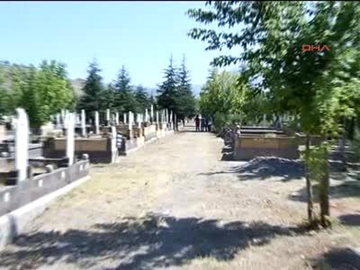 Mezarlıkta Otomobil Soygunu