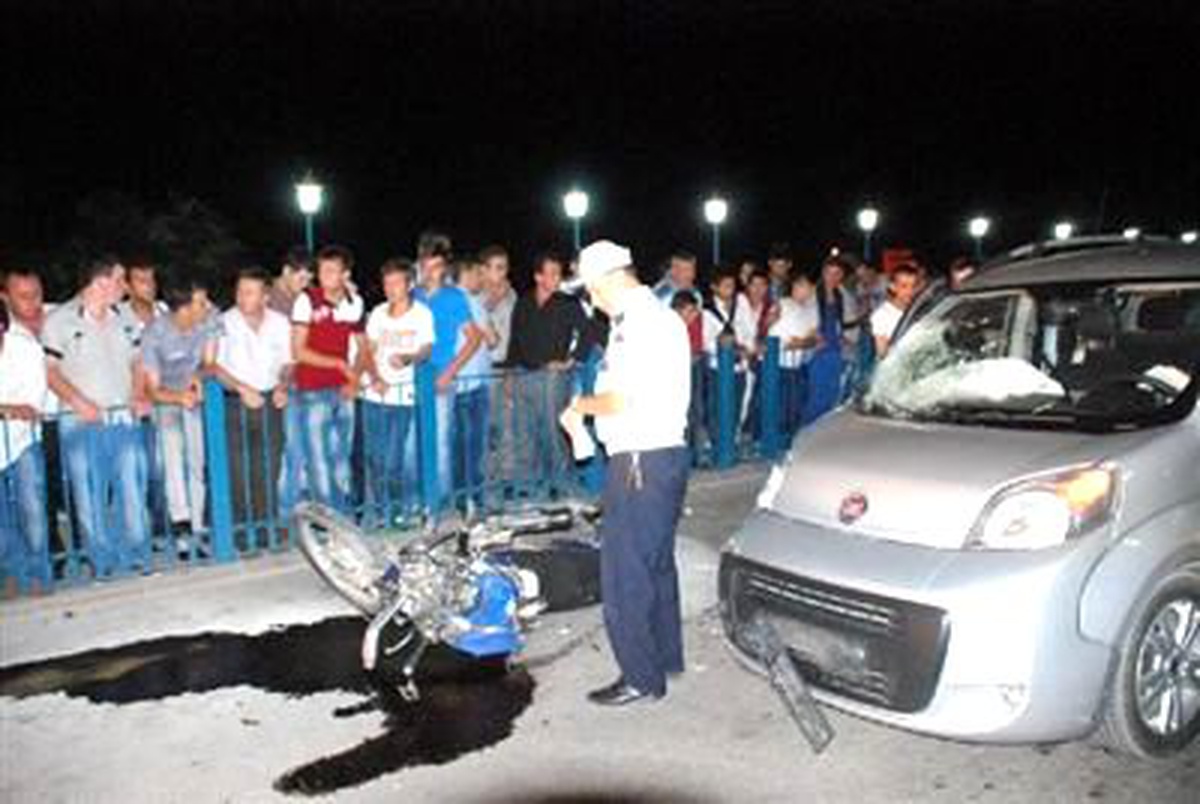 Motosiklet Araçla Çarpıştı: 1 Ölü