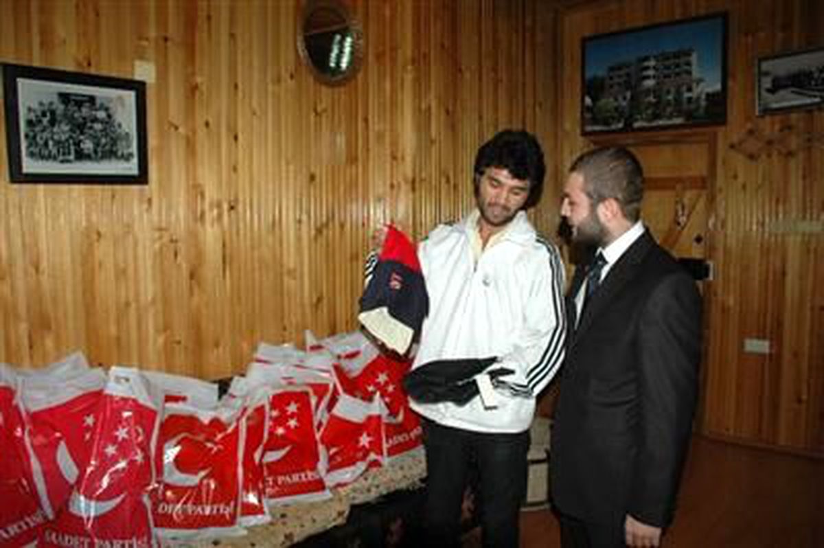 Saadet Partisi\'nden Afganlı Ailelere Bayram Hediyesi