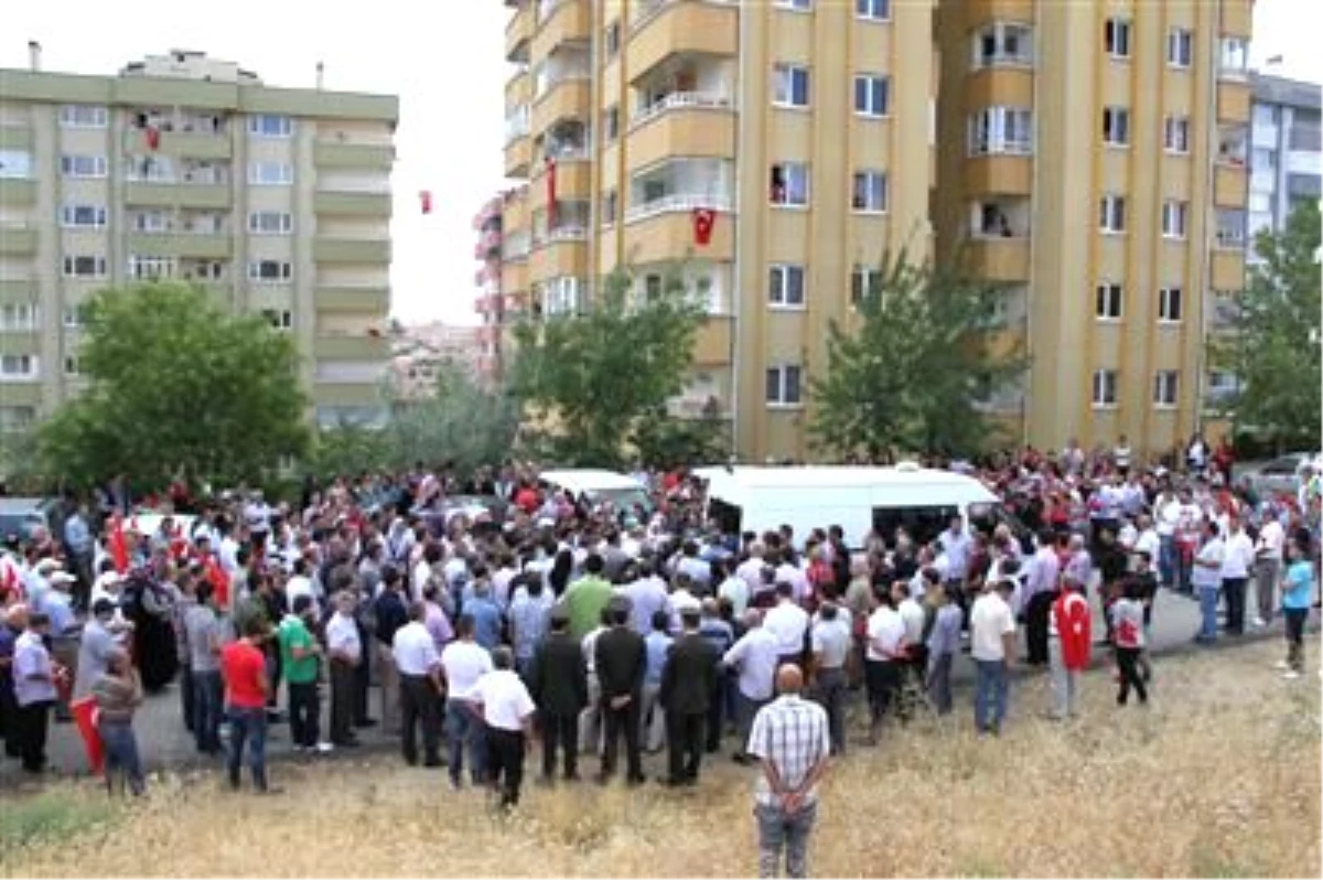 Şehidin Tabutu Baba Ocağında