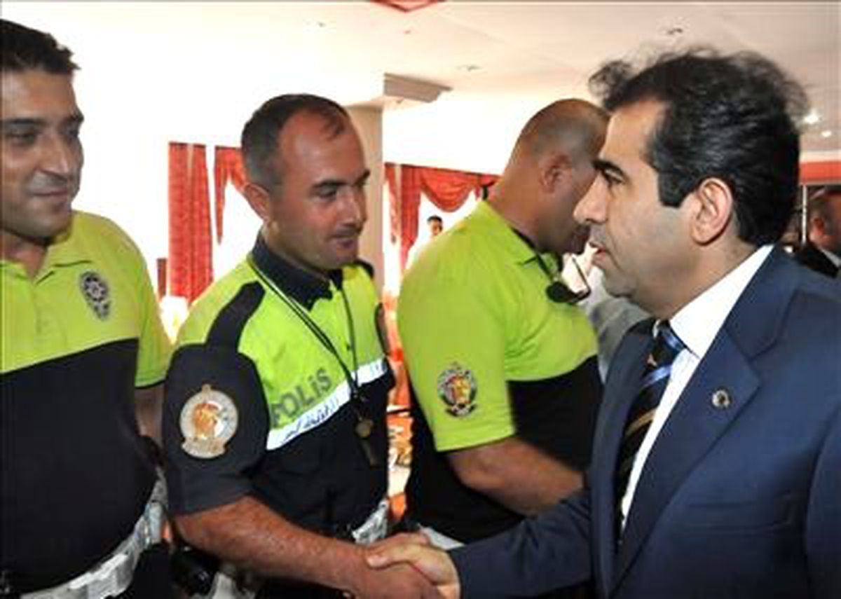Sever ve Güzeloğlu Polisler ile Bayramlaştı