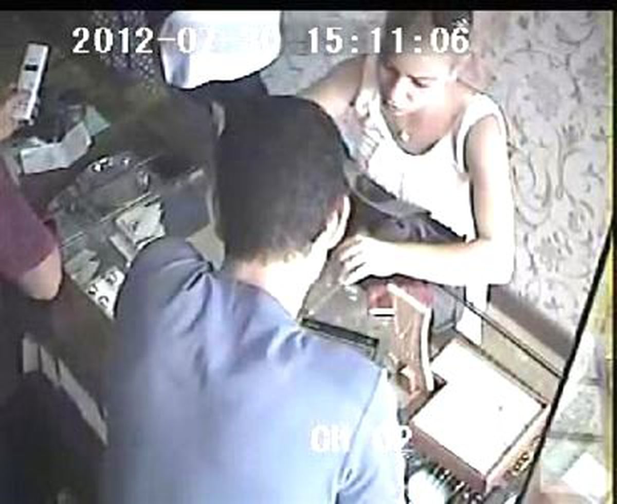 Şık Giyimli ve Bakımlı Kadın Hırsız Aranıyor