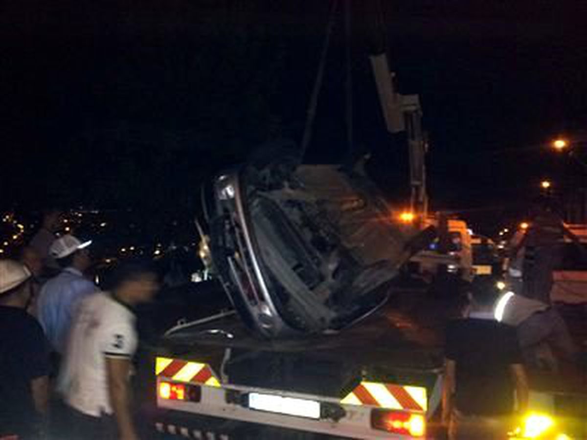 Yoldan Çıkan Otomobil Evin Bahçesine Uçtu