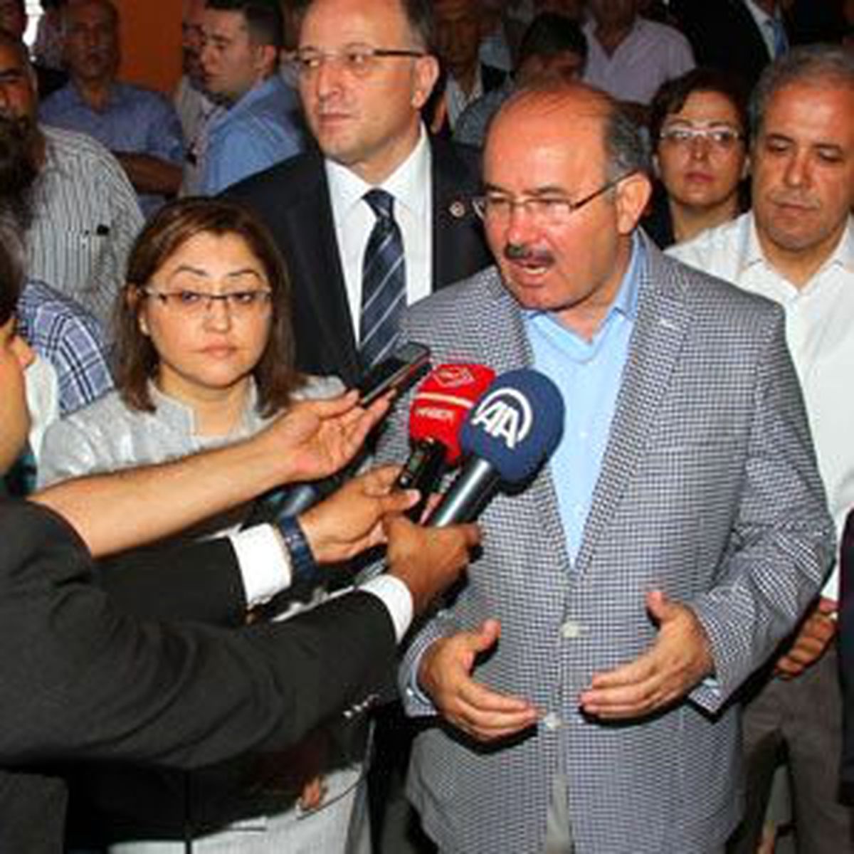 AK Parti Genel Başkan Yardımcısı Hüseyin Çelik, İçişleri Bakanı İdris Naim Şahin\'in Hakkari...