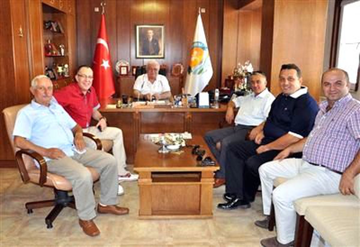 Akçay'da Bayramlaşma Sıcak Bir Ortamda Geçti