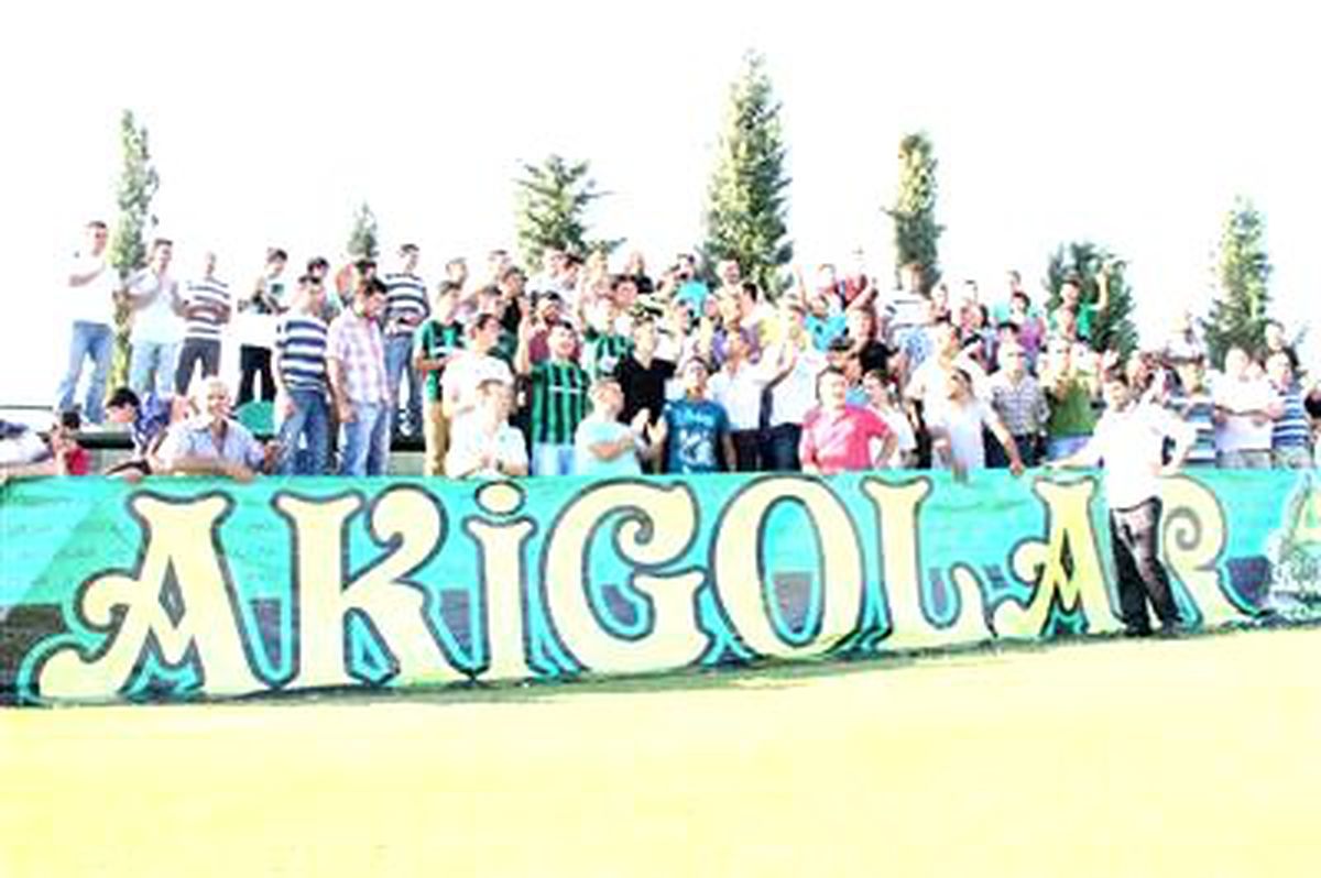 Akhisarspor Taraftarı Tesislerde Oyuncularla Bayramlaştı