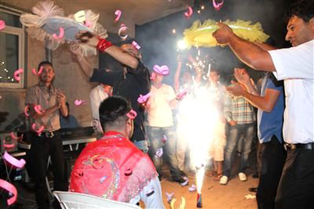 Asker\'ine Kına Yakıp Gözyaşları ile Uğurladı