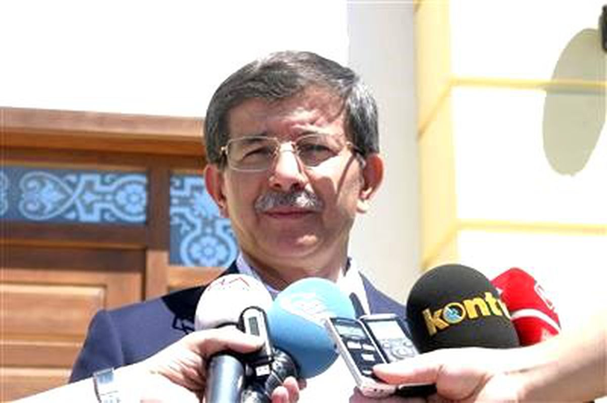 Bakan Davutoğlu\'ndan Kınama