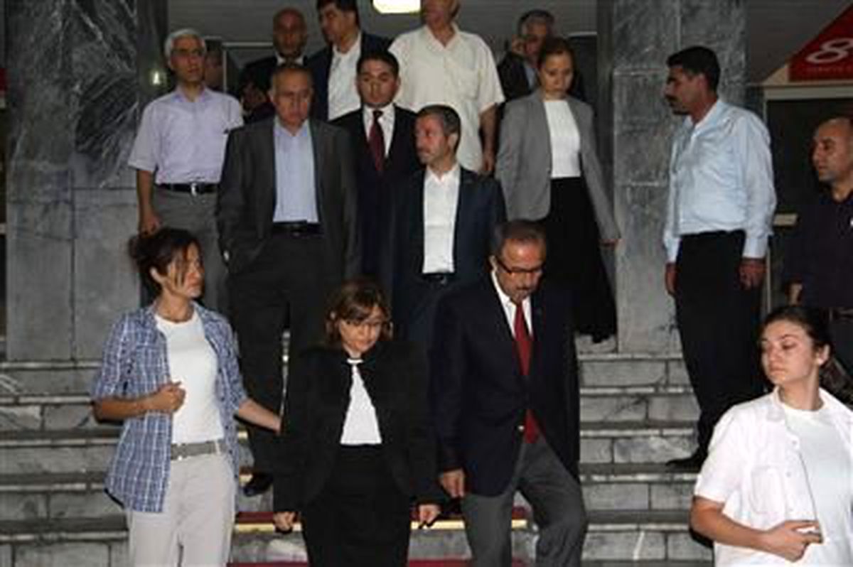 Bakanlar Olay Yerinde