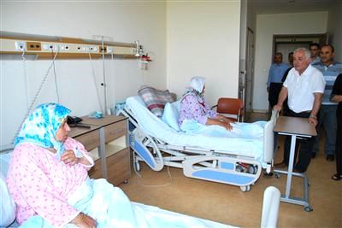 Başkan Özden\'den Hastalara Bayram Ziyareti