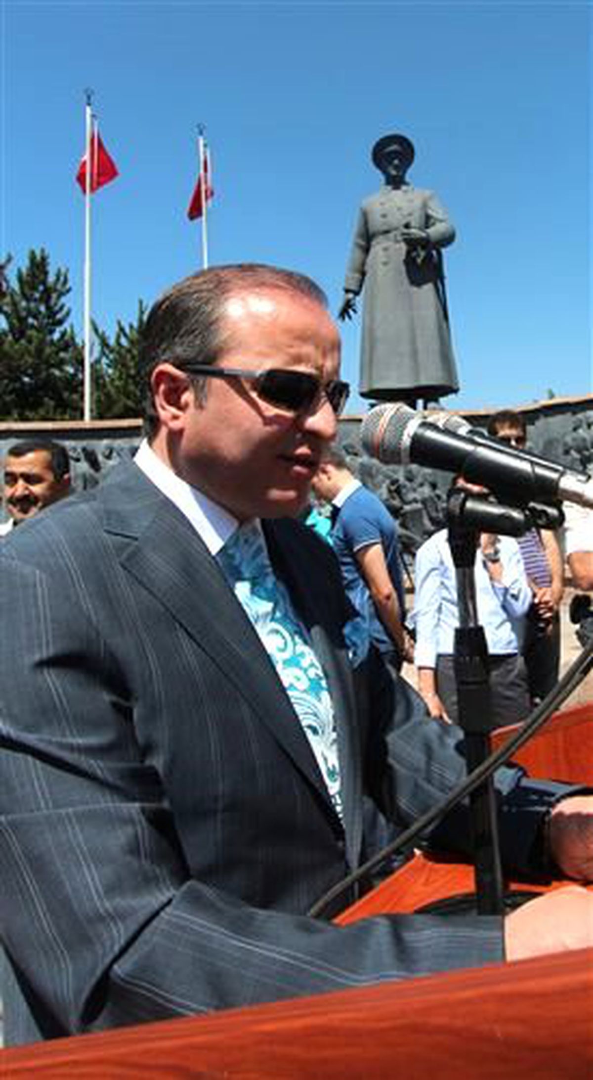 Büyükşehir Belediye Başkanı Ahmet Küçükler, Gaziantep\'teki Hain Saldırıyı Lanetledi