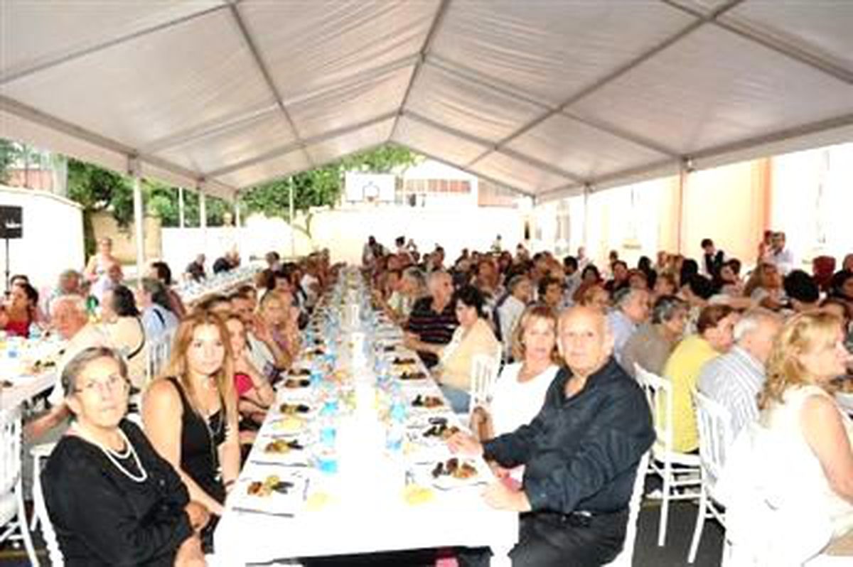 Ermeni Kilisesi\'nden "Sevgi Yemeği"