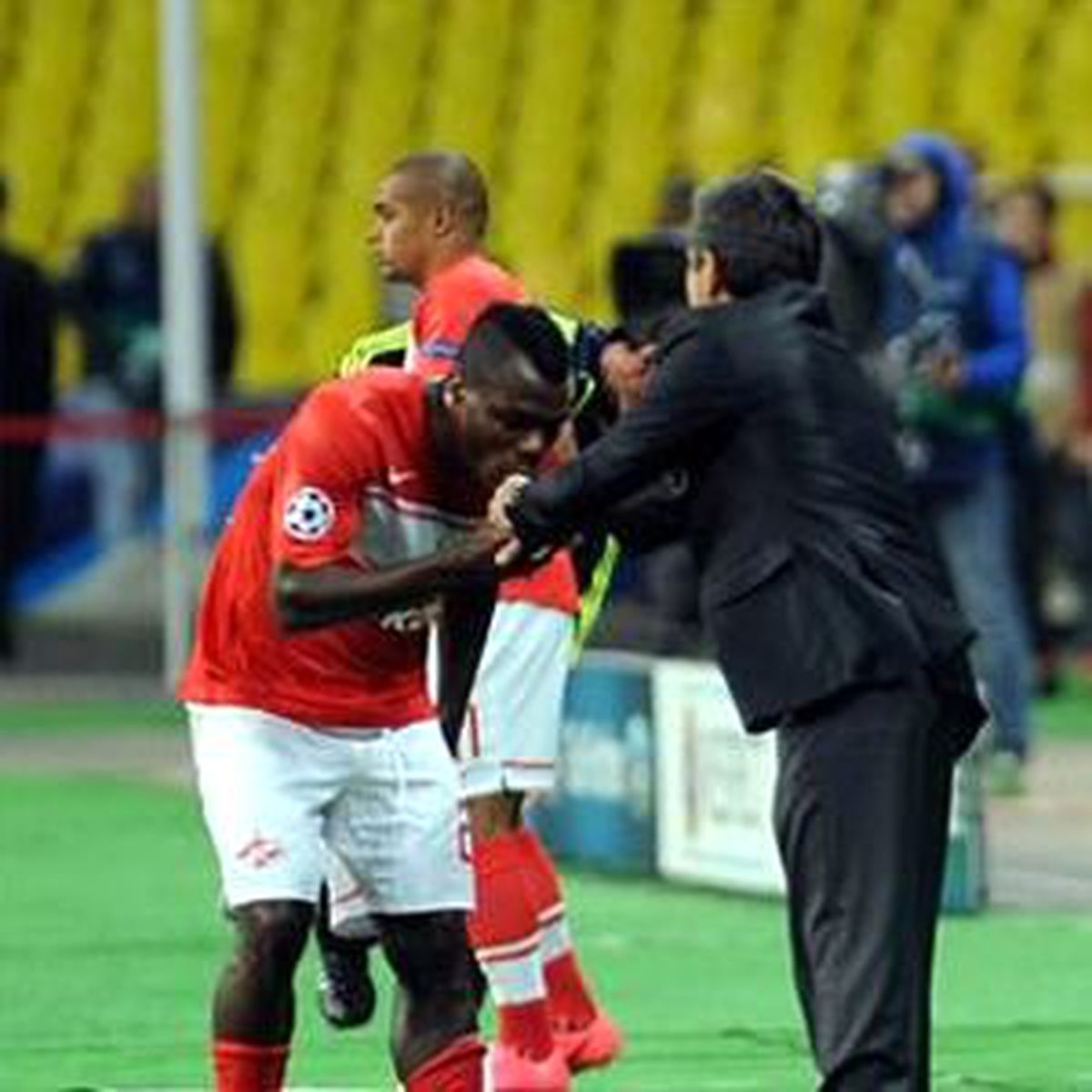 Golü Attı Kocaman\'ın Elini Öptü