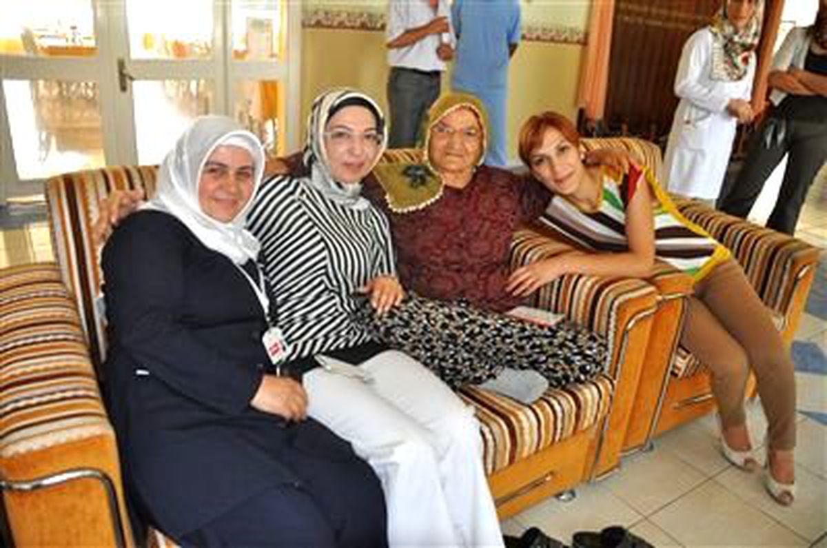 Gözde Sağlık Grubu, Huzur Evi Sakinlerini Ziyaret Etti