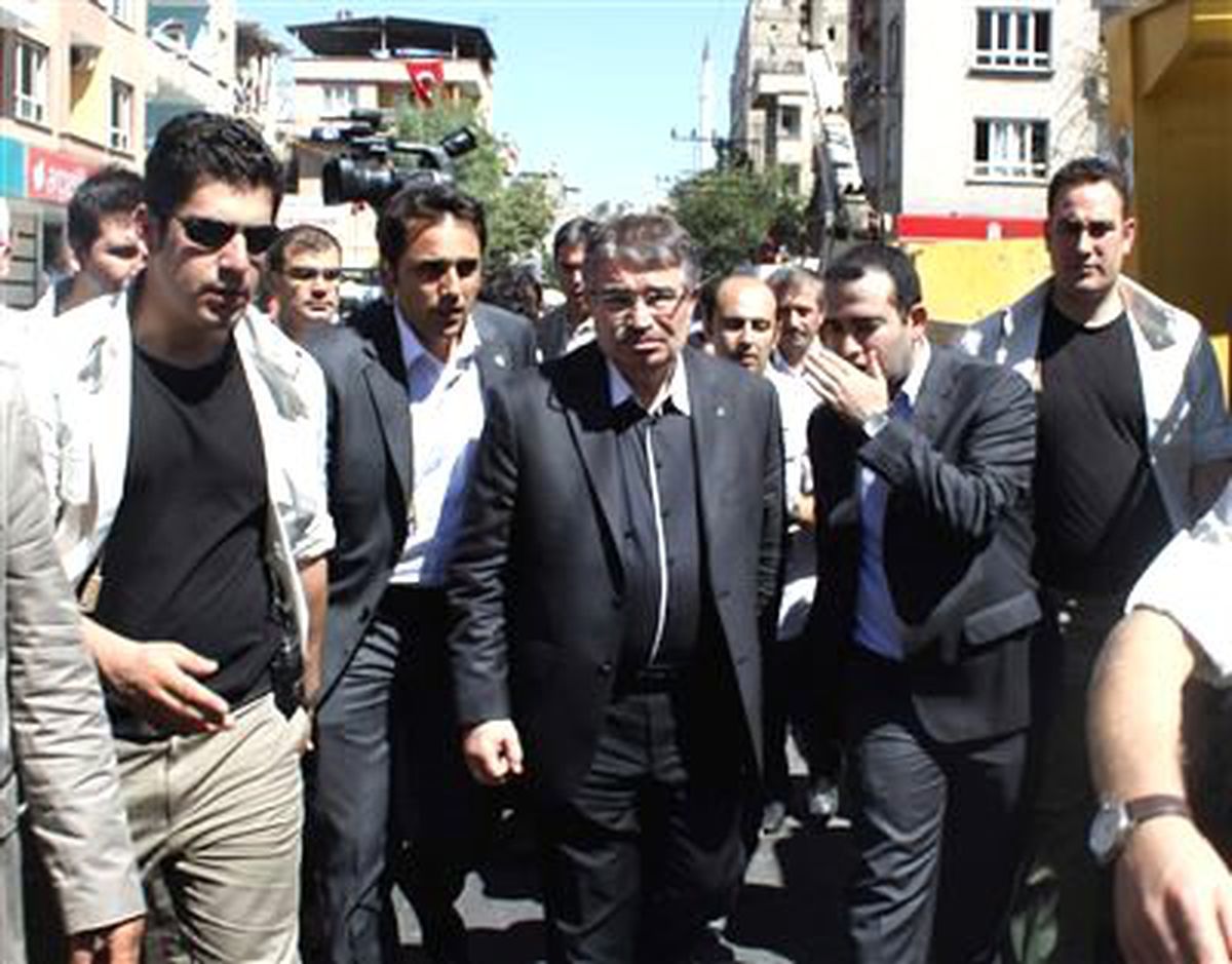 İçişleri Bakanı Şahin, Patlama Alanında İncelemede Bulundu
