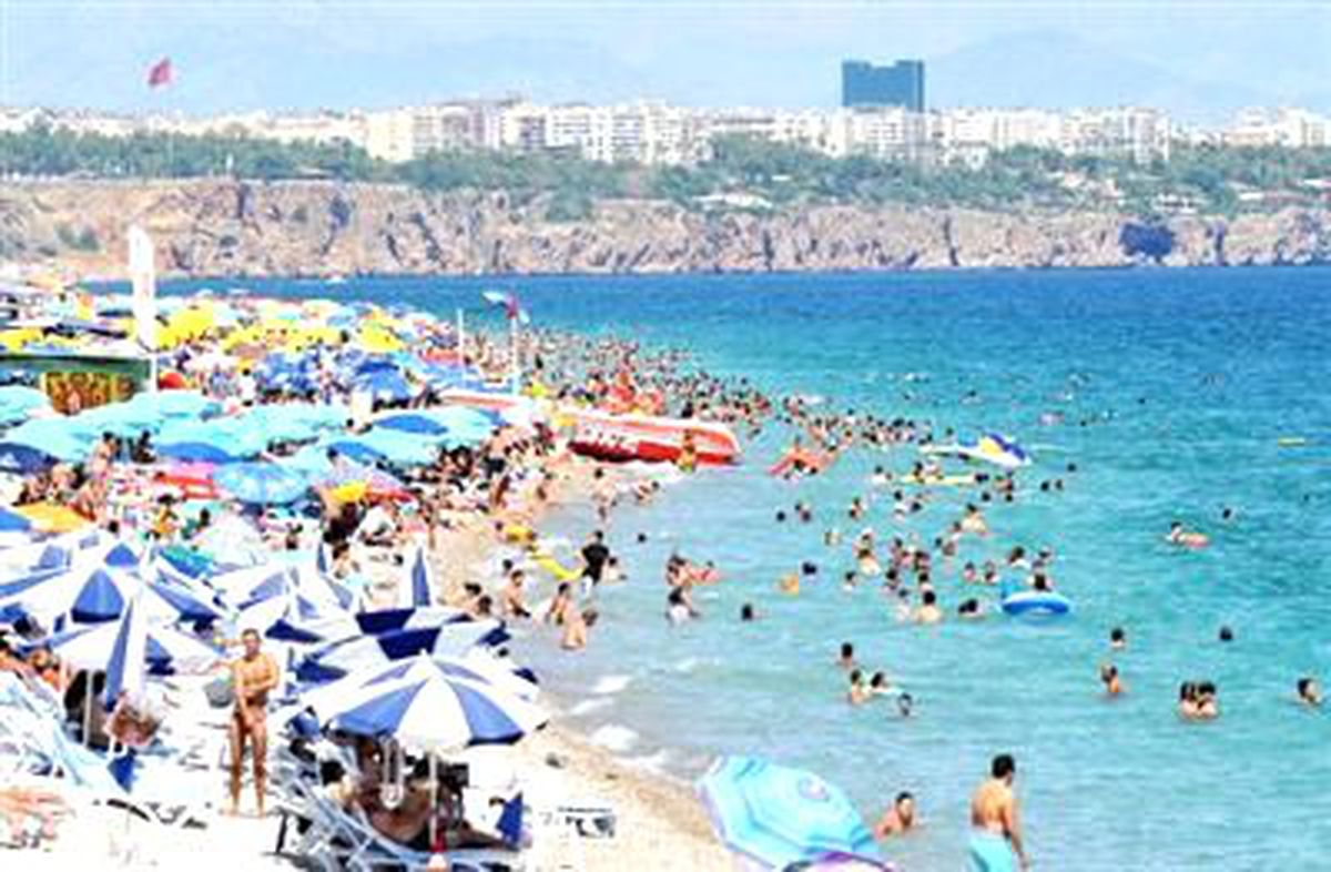 Konyaaltı Plajı\'nda Bayram Bereketi