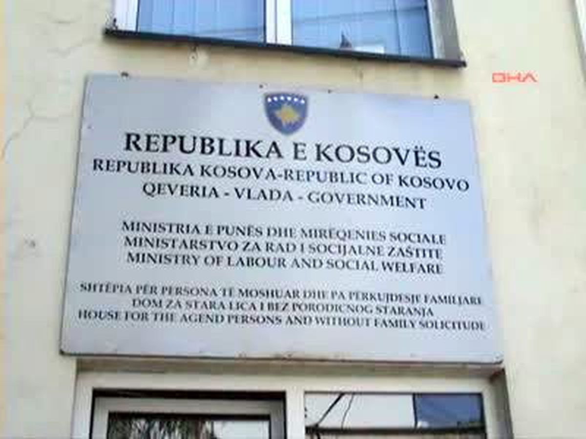 Kosova\'daki Türk Polisi Huzur Evini Ziyaret Ederek Yaşllların Bayramlarını Kutladı