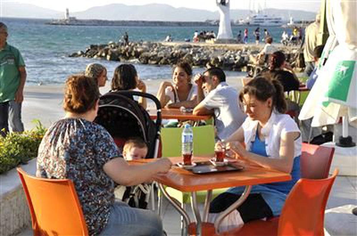 Kuşadası\'nda Bayram Havası