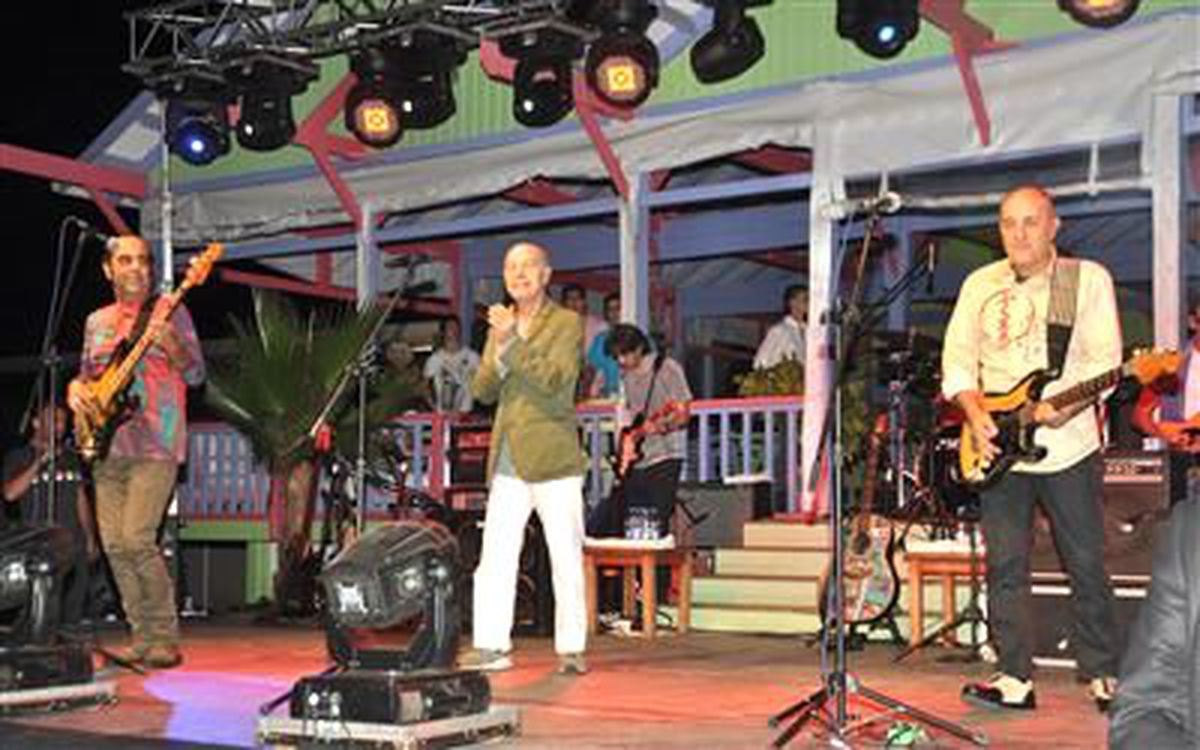 Mfö Yıllar Sonra Foça Mambo'da Sahne Aldı