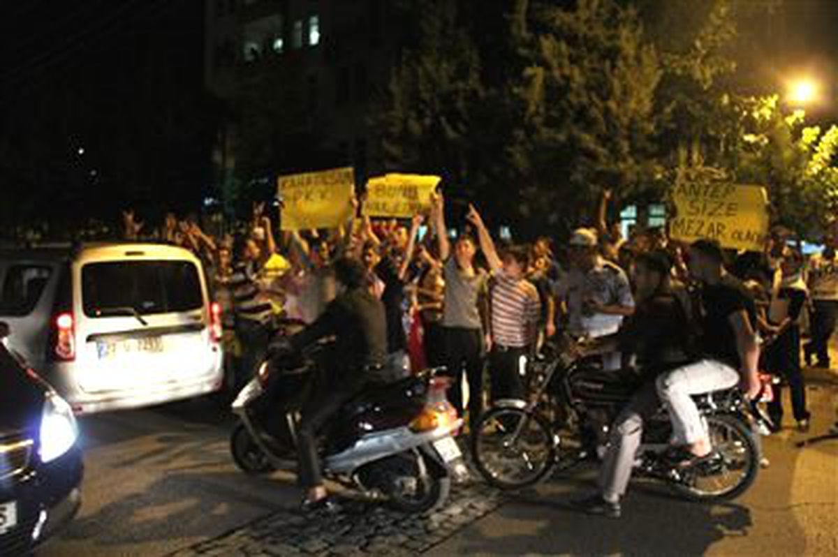 Protestolar Gece Geç Saatlere Kadar Sürdü