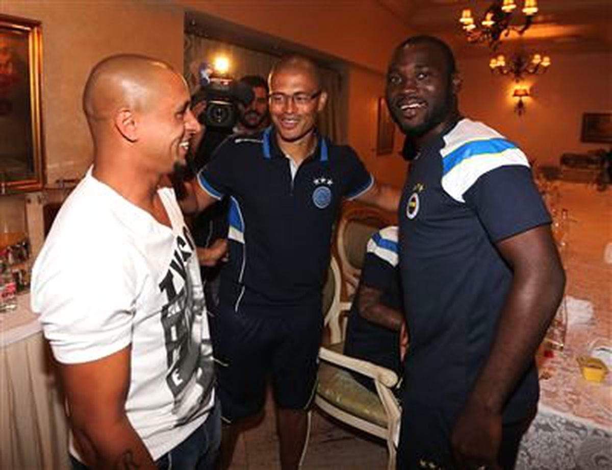 Roberto Carlos\'tan Fenerbahçe\'ye Ziyaret