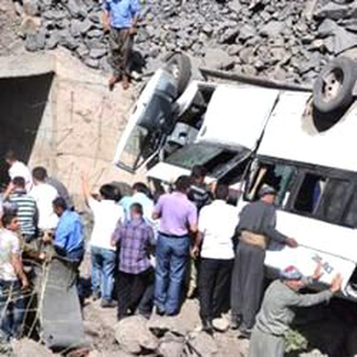 Şırnak\'ta Askerleri Taşıyan Araç Devrildi