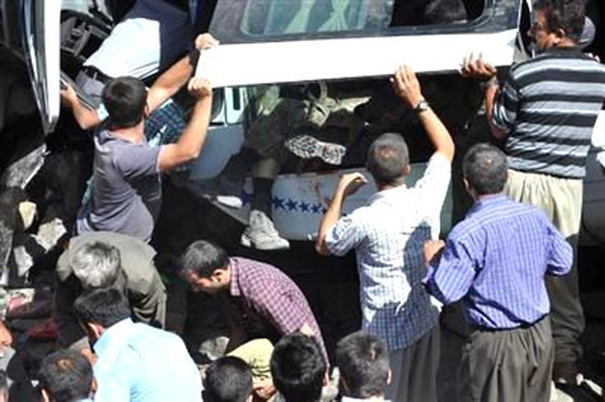 Şırnak\'ta Askerlerin Bulunduğu Minibüs Kaza Yaptı: 9 Asker, 1 Korucu Şehit