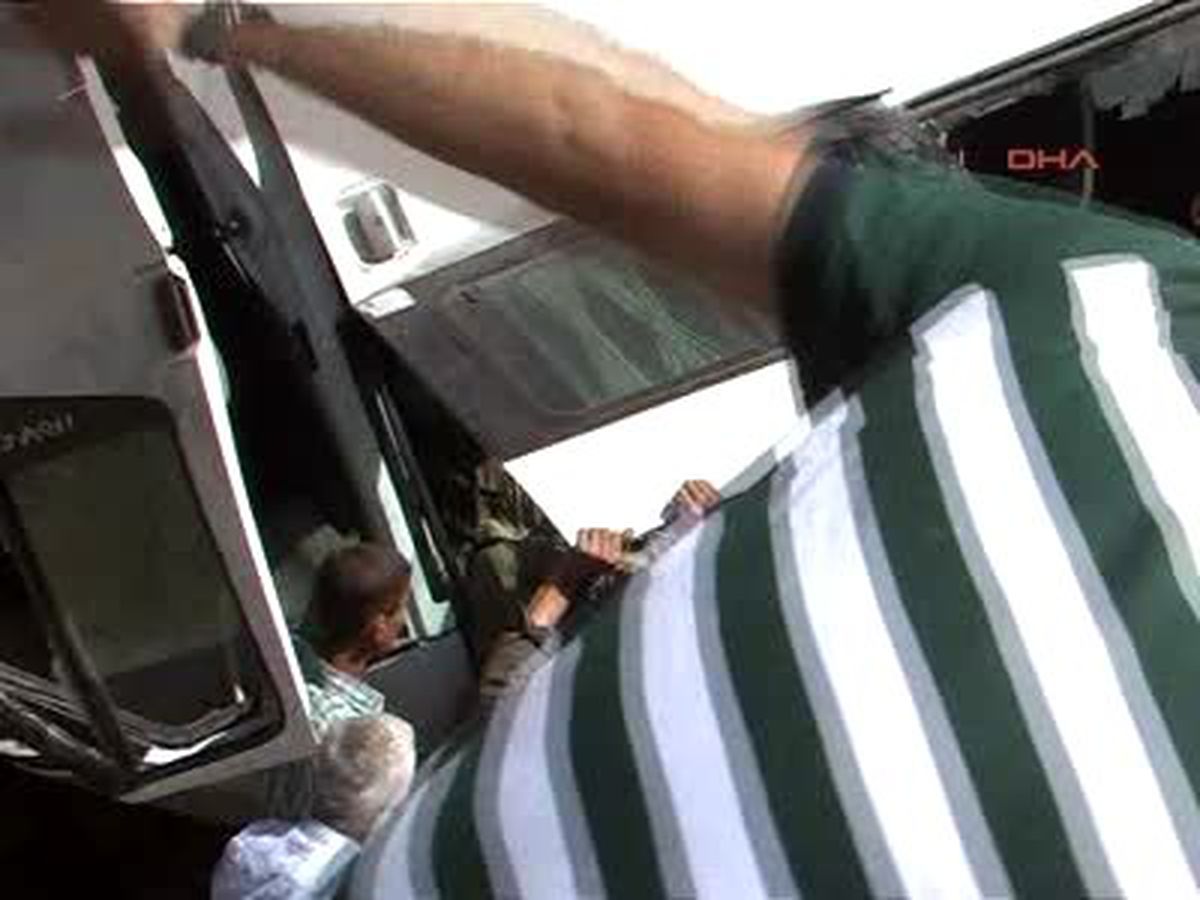 Şırnak\'ta Askerleri Taşıyan Minibüs Devrildi