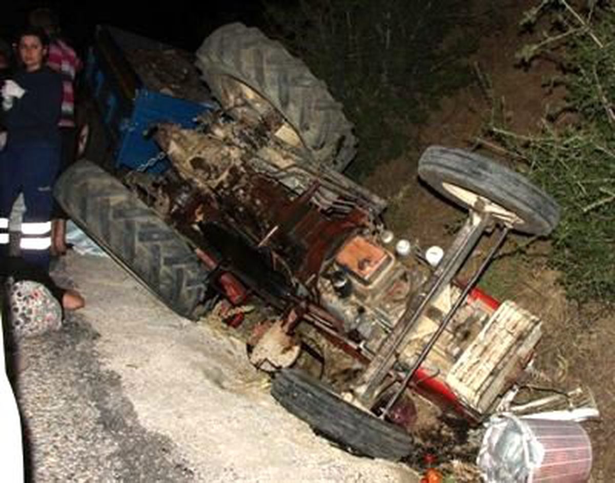 Traktör Devrildi: 1 Ölü, 2 Yaralı