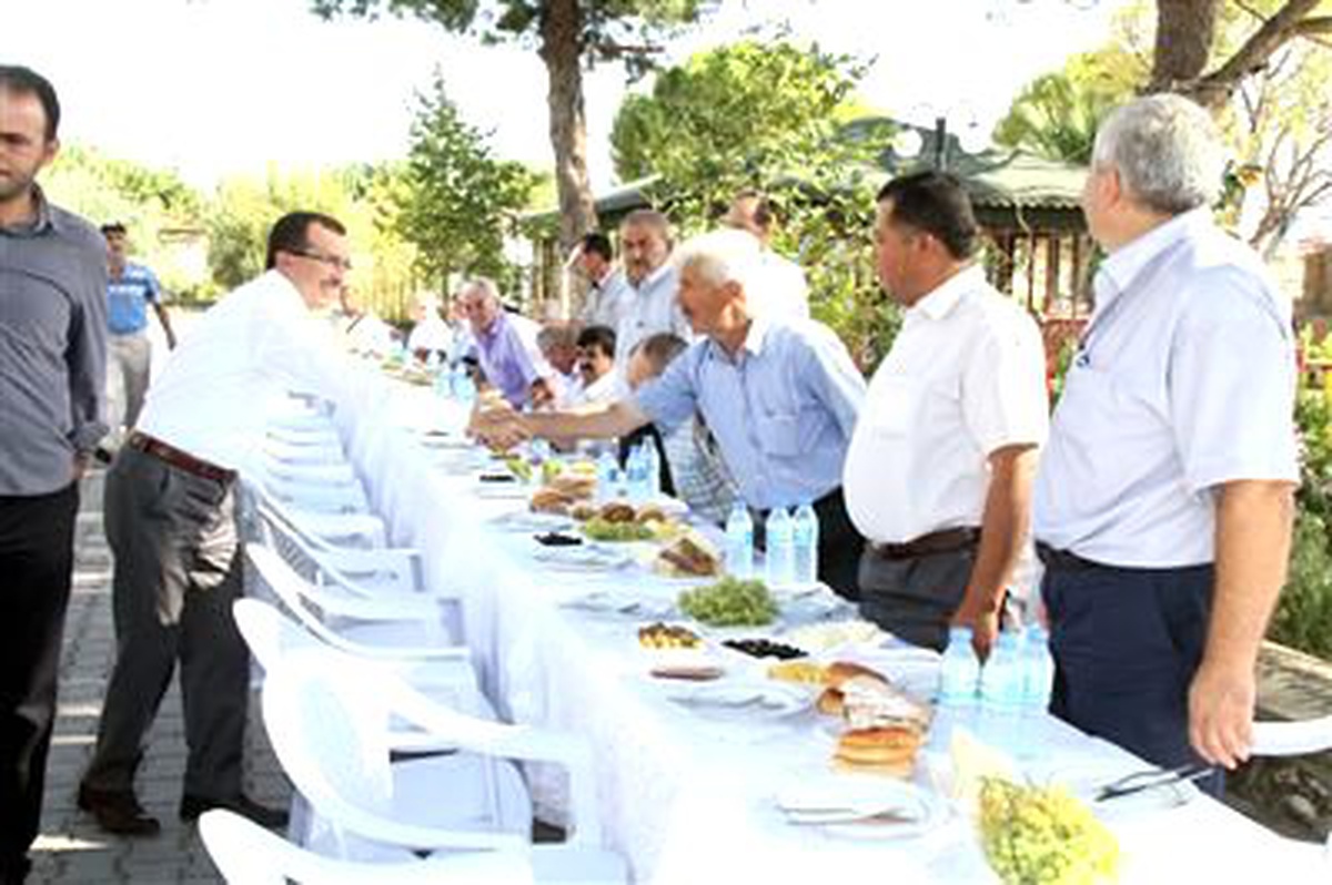 AK Parti Milletvekili Aydemir Köy Muhtarlarıyla Kahvaltıda Buluştu
