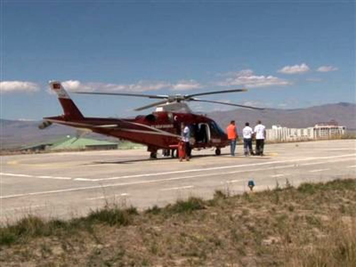 Ambulans Helikopter Çatıdan Düşen Vatandaş İçin Uçtu