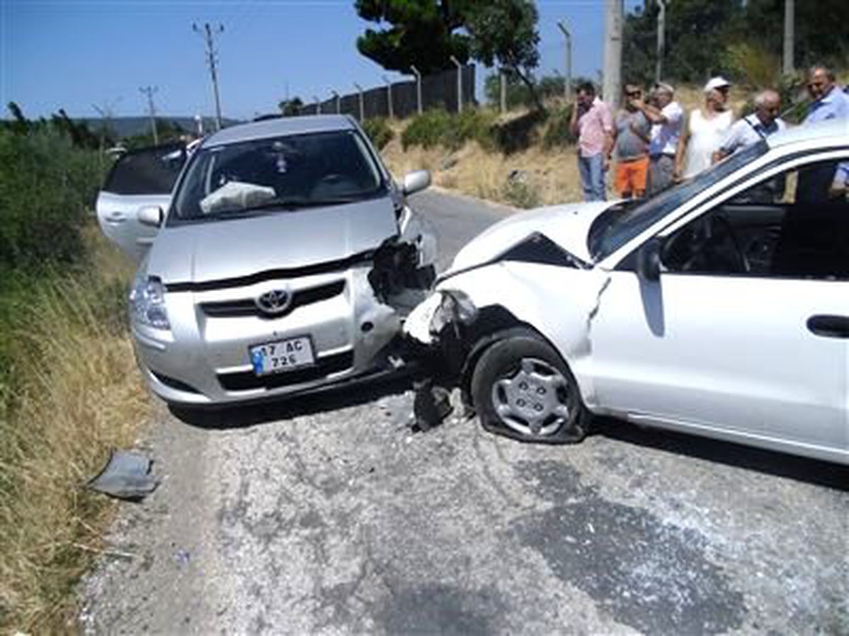 Çanakkale\'de Kaza: 8 Yaralı