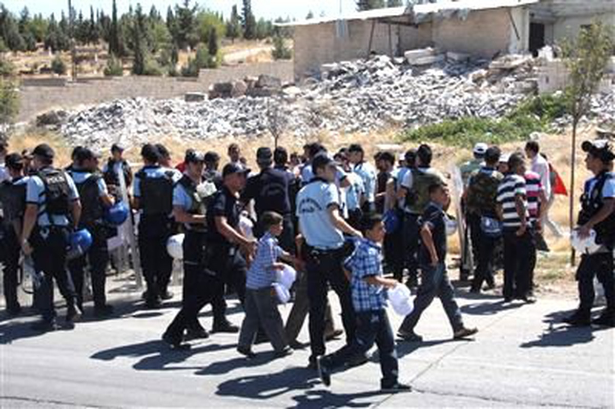 Cenaze Namazı Sonrası Taşkınlık Çıkarmak İsteyen Grup Gözaltına Alındı